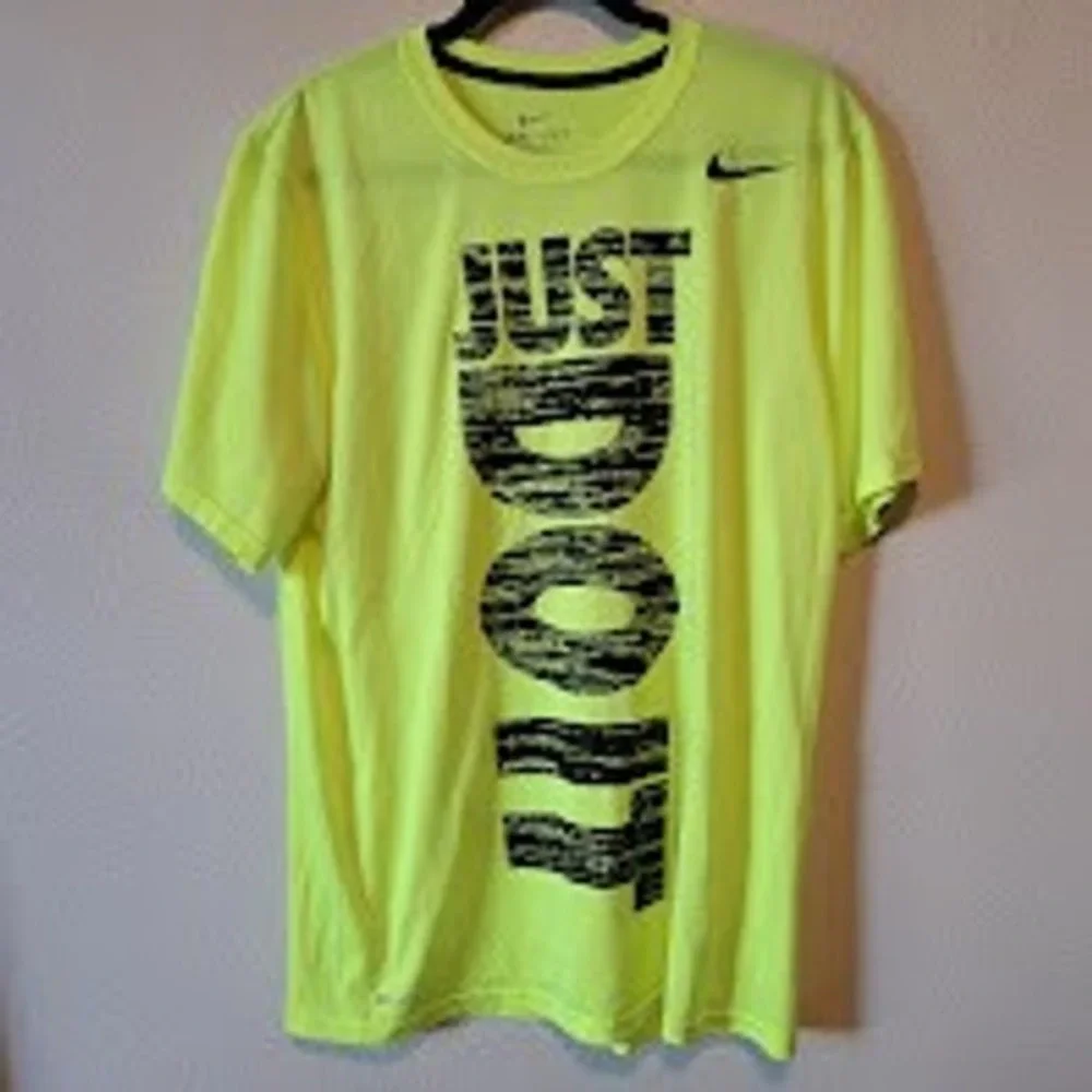 Nike Mens Dri-FIT Just Do It Graphic T-Shirt Neon Volt Yellow Large Short Sleeve